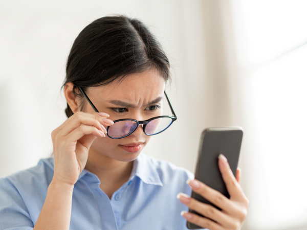 老花眼怎麼辦？解析老花原因、症狀與治療，2026 老花雷射推薦